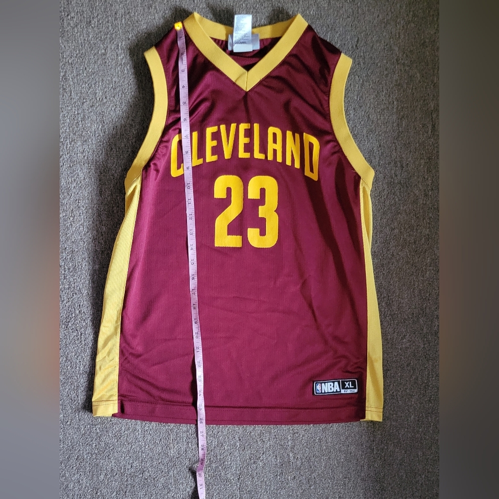 Boys Size XL 16-18 Cleveland Cavaliers Lebron James 23 NBA Jersey Red Gold - Picture 3 of 10